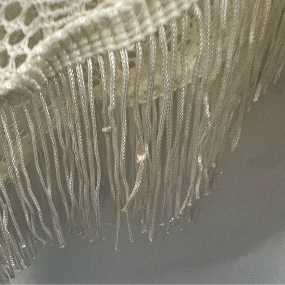 Women’s Lace Pattern Coverup, ivory one size - Picture 3 of 6